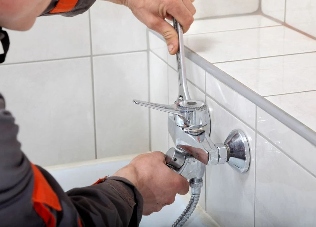 Как установить (заменить) смеситель для ванны своими руками?